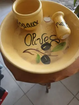 serviteur -d'olives- à l'apéro