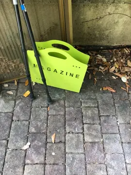 porte magazine vert en métal