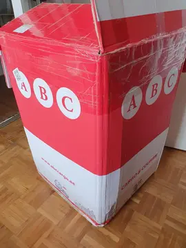 2 gros cartons Hauteur 70 cm 48x48 propres et couverts de film étirable