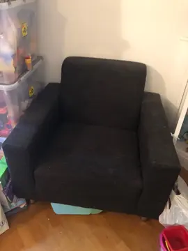 fauteuil noir en tissu