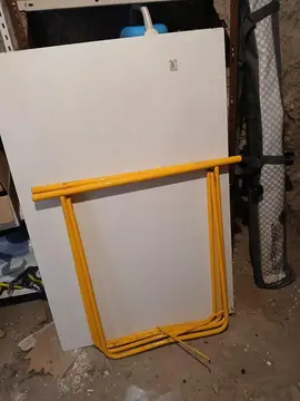 2 tréteaux, 2 plateaux