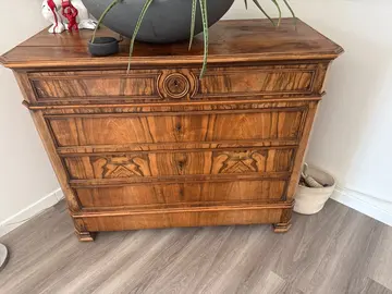 commode en loupe de noyer