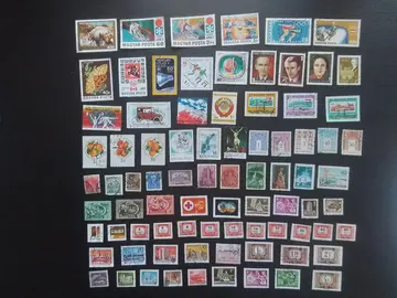 lot de 82 timbres différents de Hongrie