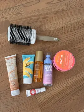 lot crèmes et brosse