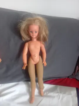 jolie poupée 35 cm