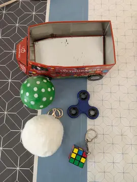 Lot de petits jouets