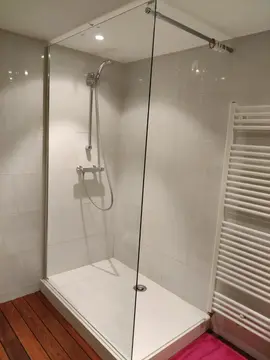 paroi verre et bac de douche