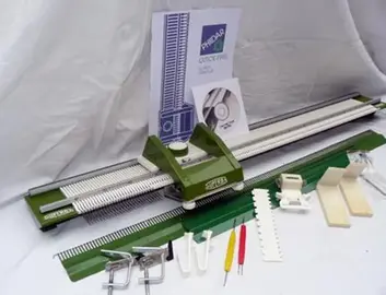 Machine à tricoter démontée