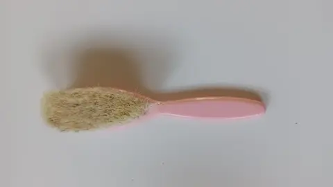 brosse à cheveux bébé