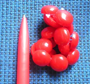 LOT 19 PETITS BOUTONS PLASTIQUE ROUGE