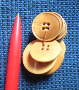 LOT 9 BOUTONS PLASTIQUE BRUN CLAIR