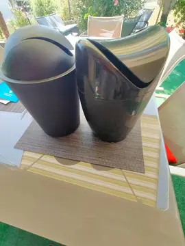2 petites poubelles