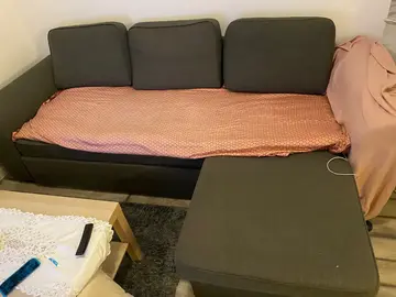table à tv et canapé