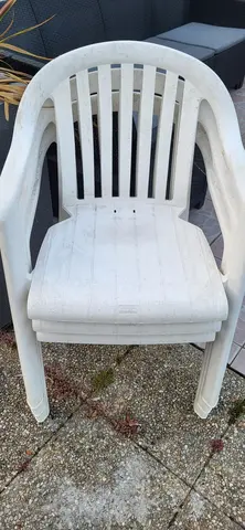 4 chaises de jardins