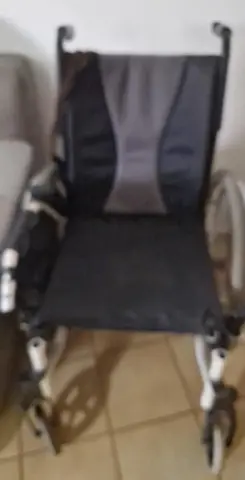 fauteuil manuel et fauteuil de douche