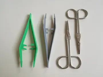 Pinces et ciseaux médicaux