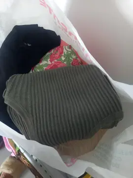 vêtements T M