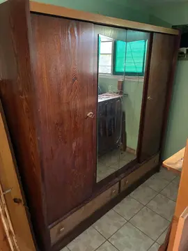 armoire vintage