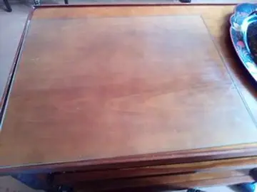 Plaque de verre pour proteger le dessus d'une table ou étagère