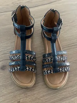 nus-pieds taille 34
