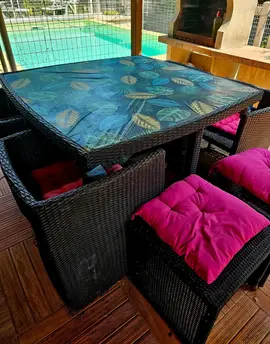 ensemble table de jardin + 8 assises