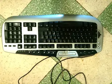imprimante, aspirateur, clavier