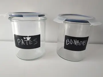 2 grands pots en verre avec étiquette en ardoise