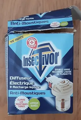 Deux diffuseurs électriques anti-moustiques (sans les recharges)