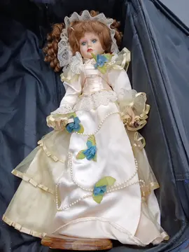 poupées tête en porcelaine