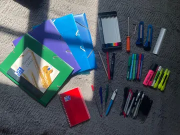 lot de fournitures scolaires