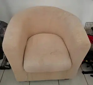 Fauteuil club et 2 pouf