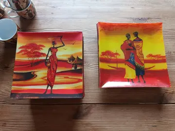ensemble assiettes mugs et tasses