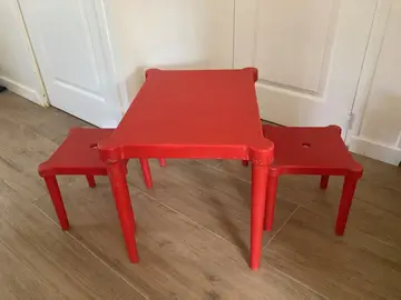 Table et 2 tabourets enfant