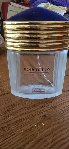 Donne flacon parfum vide Boucheron