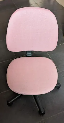 1 chaise de bureau rose clair
