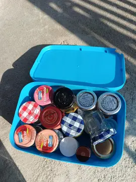 Lot de petits pots