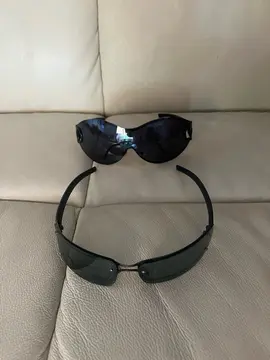 2 lunettes de soleil