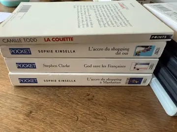 lot de livres, DVD, jeu PC