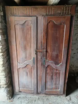 armoire très ancienne