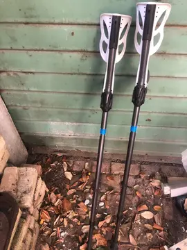 deux béquilles