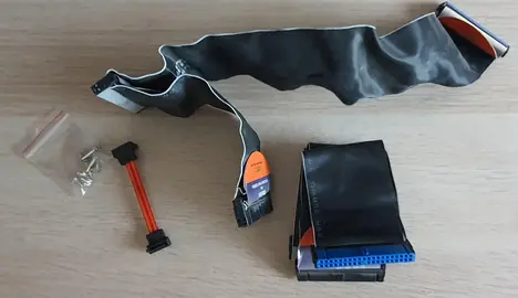 2 nappes IDE, un connecteur SATA et quelques vis