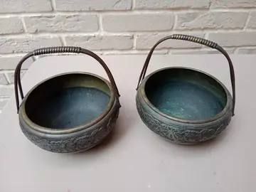 2 vases en métal japonais