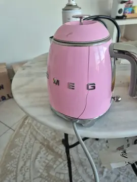 théière SMEG rose