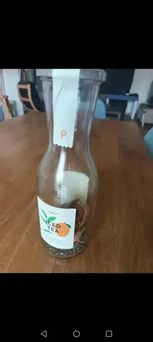 Pour iced tea