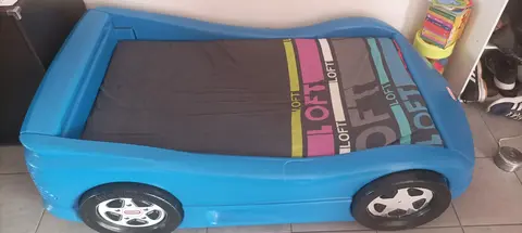 lit voiture bleu