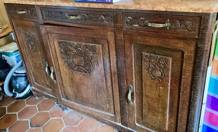 bahut en bois massif 3 portes et 3 tiroirs avec plaque de marbre