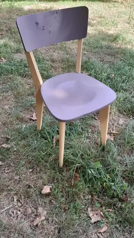 chaise en bois rénovée et repeinte gris/jaune