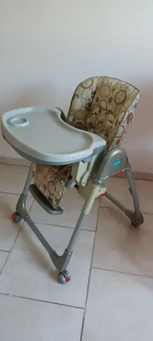 chaise haute et tabla à langer baignoire