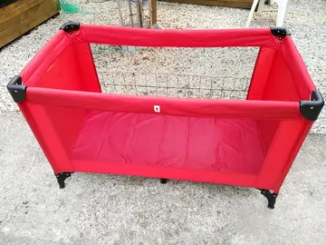 Lit parapluie rouge