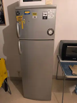 frigo en bon état de marche. cause déménagement